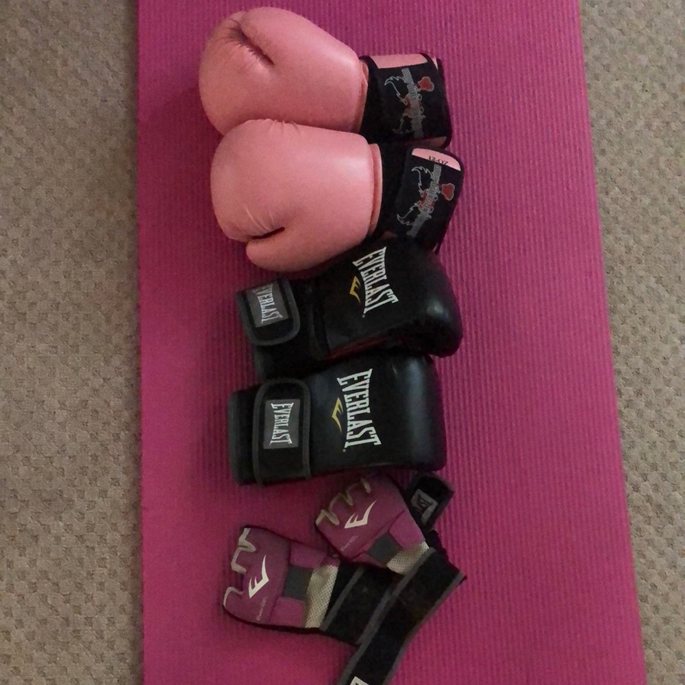 Everlast Boxing Gloves and Wraps Set - Pink and Black